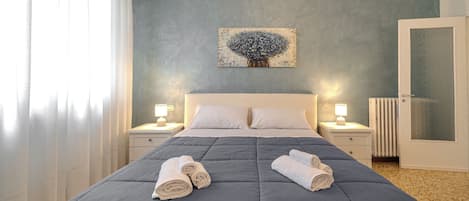 2 Schlafzimmer, Schreibtisch, BĂŒgeleisen/BĂŒgelbrett, Reisekinderbett