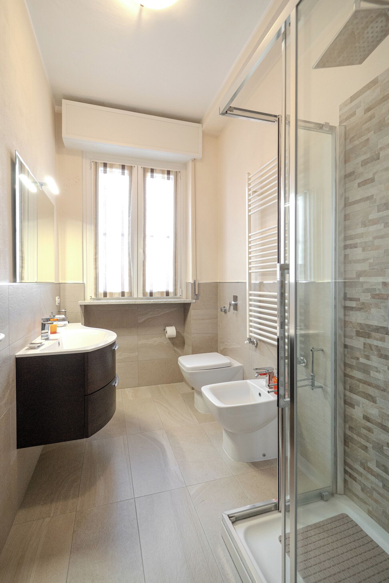 Doccia, asciugacapelli, bidet, asciugamani