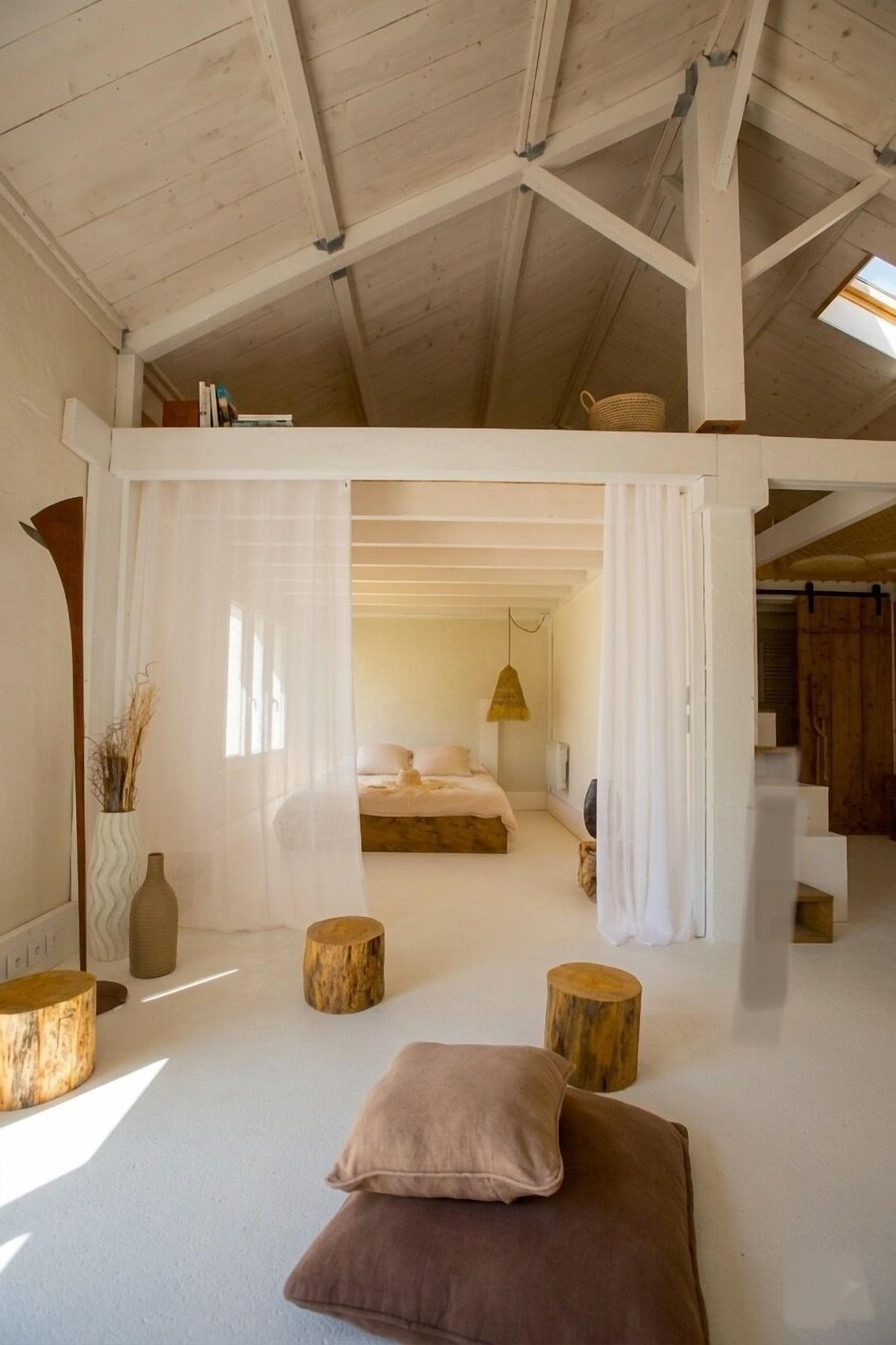 3 habitaciones, tabla de planchar con plancha y ropa de cama 