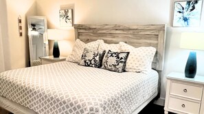Room - Gulf View | Steps to Private Beach & Beach Service | 3BR Sleeps 8 (Miramar Beach)
