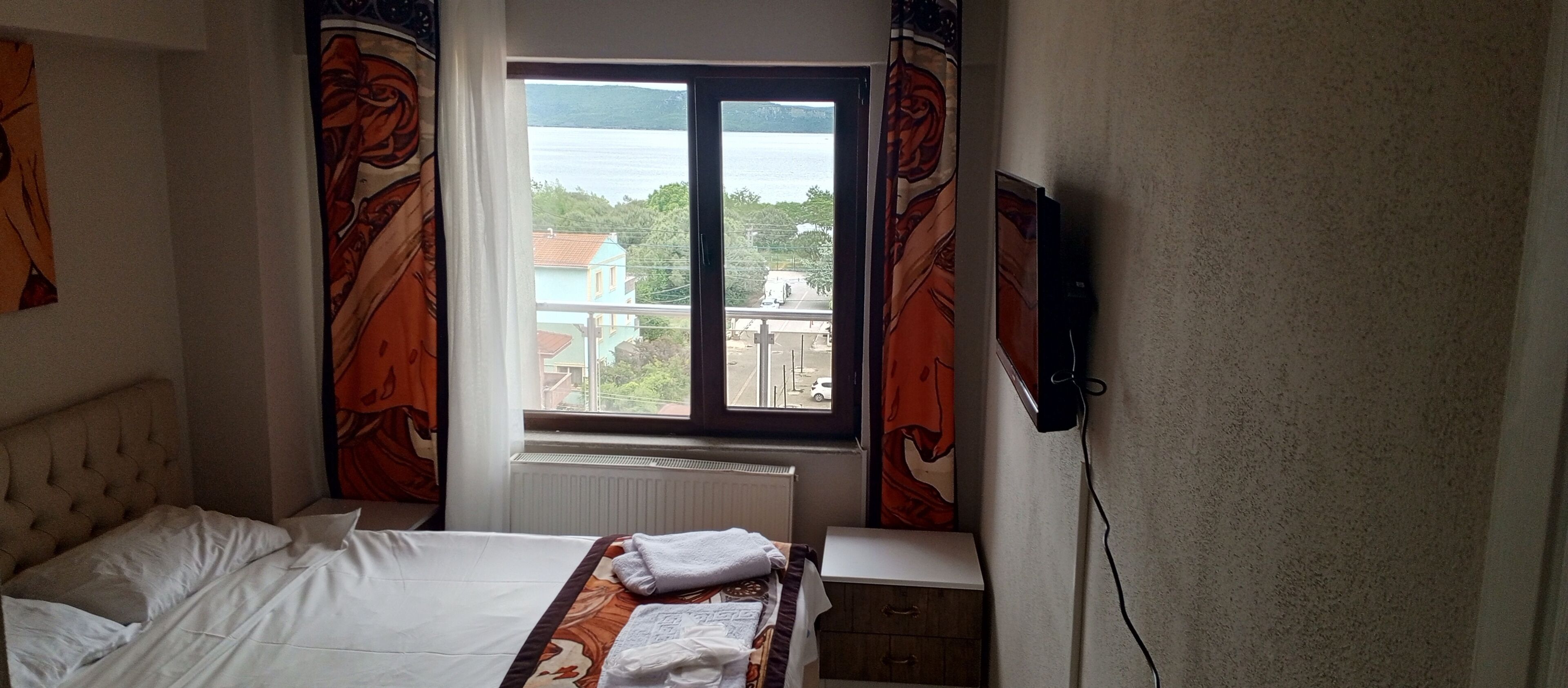 Economy Double Room | Minibar, in-room safe, free WiFi, bed sheets