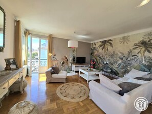 TV - Modern apartment cathedral view - 4 guests (Périgueux)