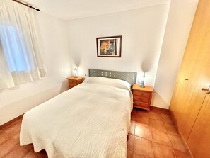 Room - 2-bedroom apartment with parking, pool, and close to the beach in Roses (Roses)
