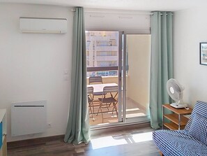 Living area - Studio with AC, sea view - 4 guests (Bormes-les-Mimosas)