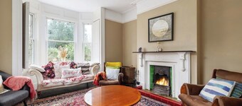 Large 9-Bed Wicklow Retreat • Sleeps 18+ • Valley Views • Sauna • Parking