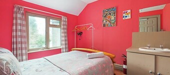 Large 9-Bed Wicklow Retreat • Sleeps 18+ • Valley Views • Sauna • Parking