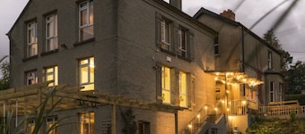 Large 9-Bed Wicklow Retreat • Sleeps 18+ • Valley Views • Sauna • Parking