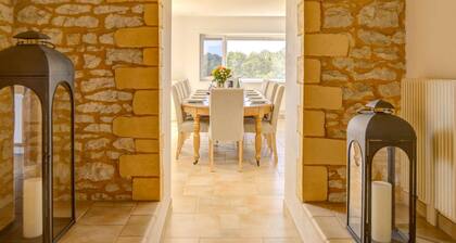 Spacious villa, private pool - 12 guests