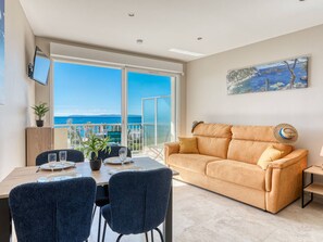 TV - Apartment with AC, sea view - 4 guests (Le Lavandou)