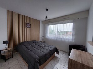 Room - Apartment in the heart of downtown (Saint-Palais-sur-Mer)