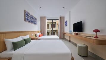 Habitación cuádruple familiar, balcón, vistas a la ciudad | Escritorio y wifi gratis