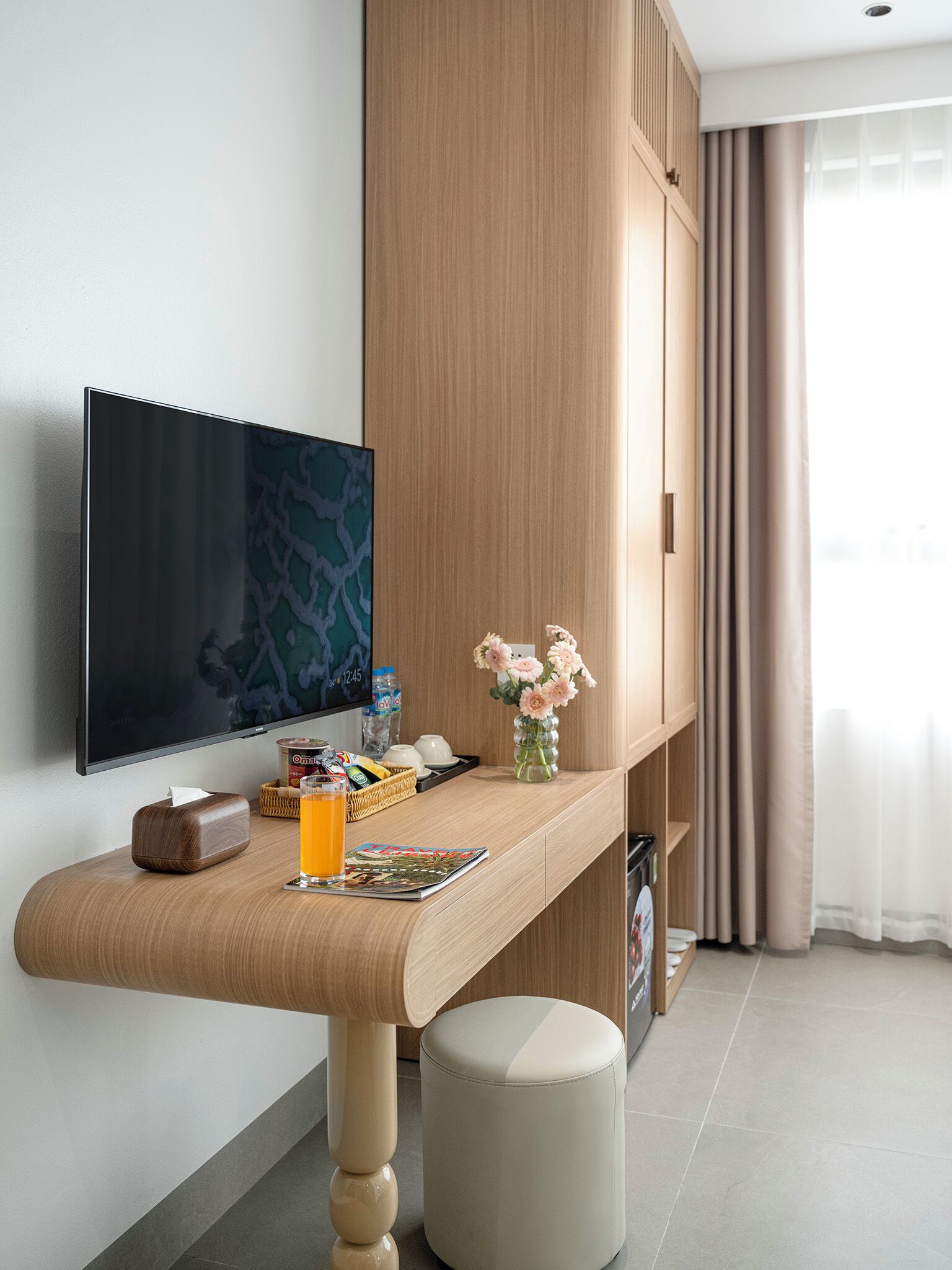 Deluxe Double Room, City View | Interior