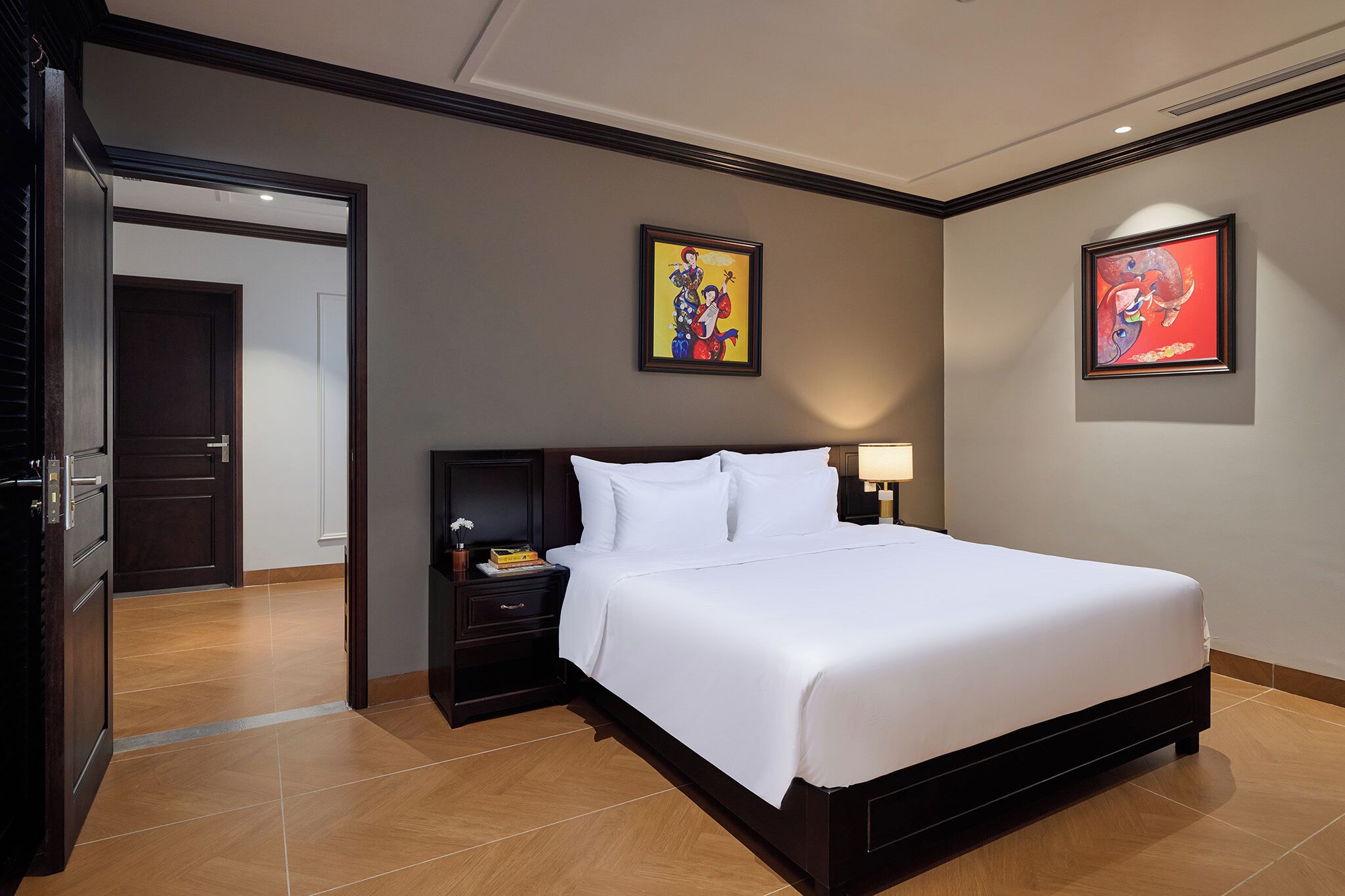 Suite Familiale, balcon, vue ville | Bureau, Wi-Fi gratuit