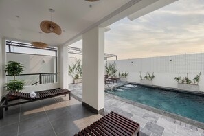 حمام سباحة