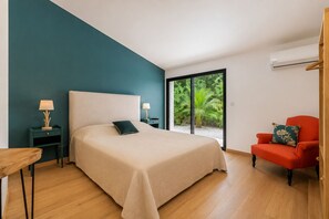 4 bedrooms, iron/ironing board, travel cot, free WiFi - Villa with a heated pool and terrace – near Saint-Tropez and the beaches (Gassin)