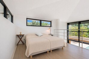 4 bedrooms, iron/ironing board, travel cot, free WiFi