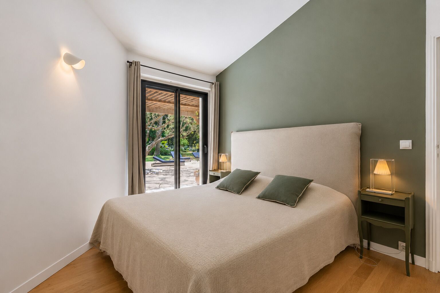 4 bedrooms, iron/ironing board, travel cot, free WiFi
