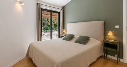 Villa with a heated pool and terrace – near Saint-Tropez and the beaches