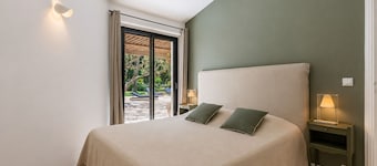 Villa with a heated pool and terrace – near Saint-Tropez and the beaches