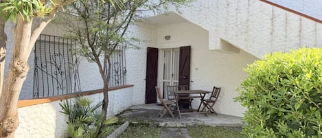 تناول الطعام بالخارج