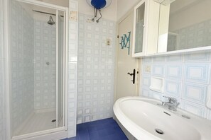 Bidet, towels - M461 - Marcelli, trilocale 200mt from the sea (Marcelli)