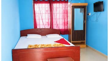 Hypo-allergenic bedding, desk, soundproofing, free WiFi