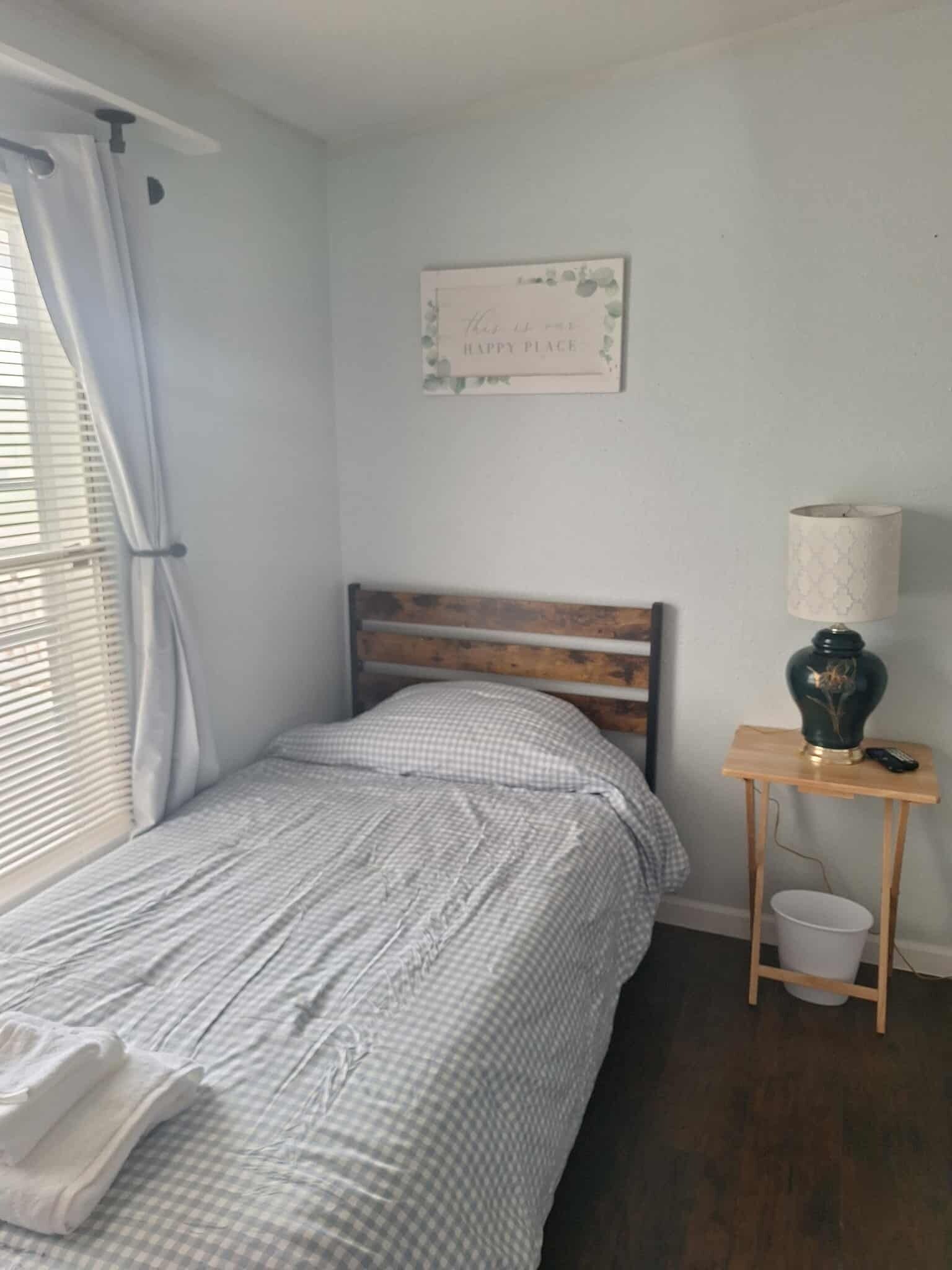 Iron/ironing board, WiFi, bed sheets