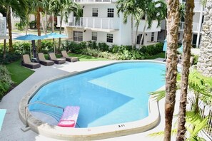 Outdoor pool - Charming 1BR Escape with Pool & Beach Nearby - (Key Biscayne)