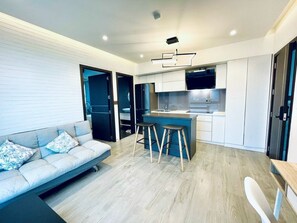 Premier 1 Bedroom Apartment | Meja, Wi-fi percuma, cadar katil, akses kerusi roda 