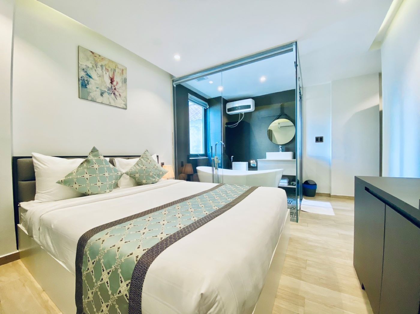Desk, free WiFi, bed sheets, wheelchair access