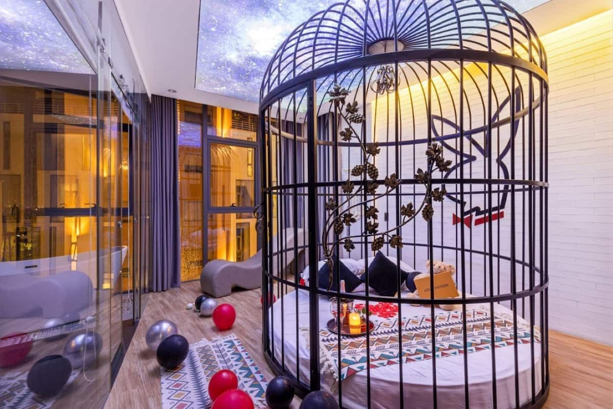 Premier Suite City View | Bàn, truy cập Internet không dây miễn phí, bộ trải giường