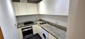 Private kitchen - Anlaby Studio Apartments (London)