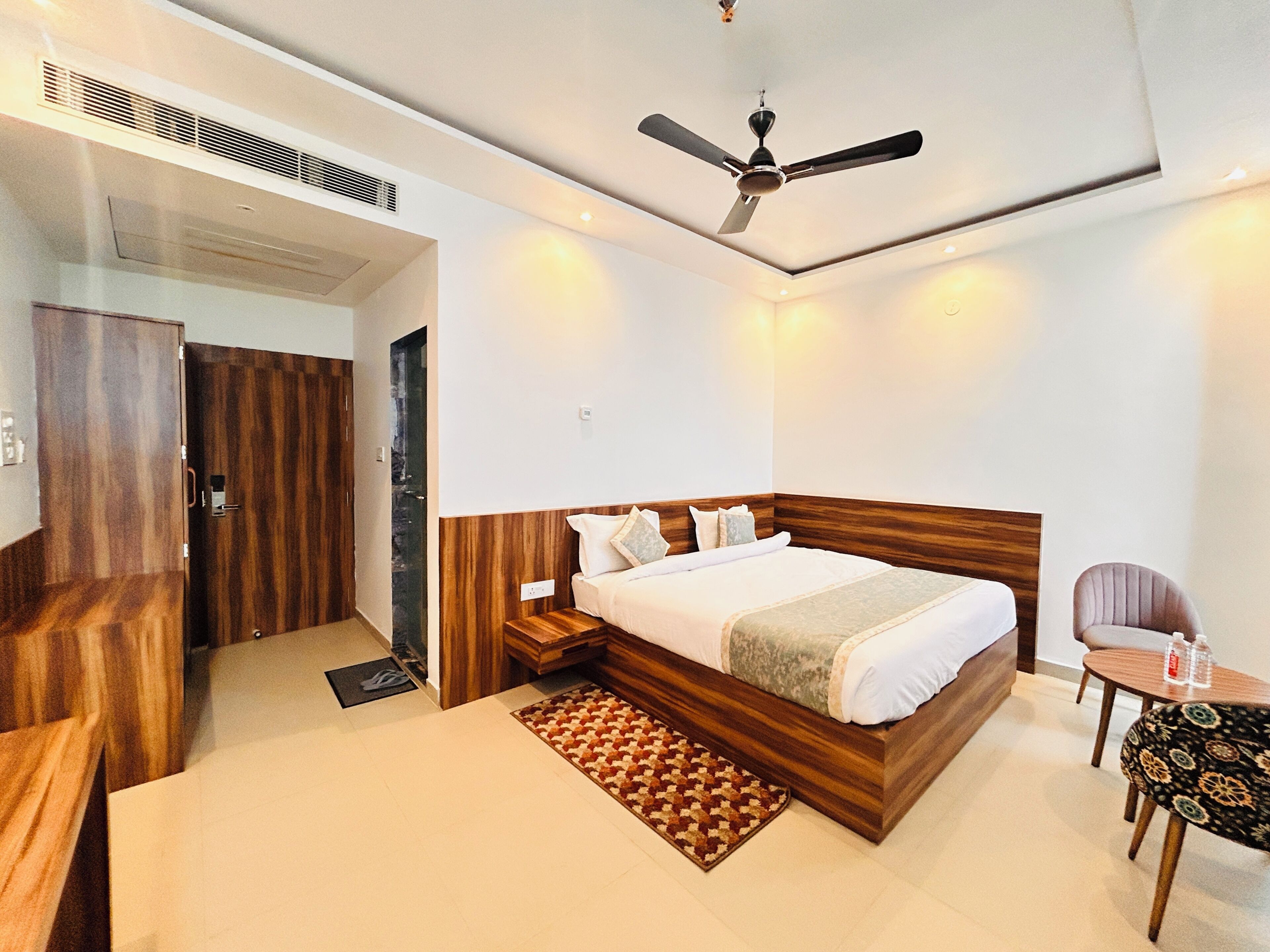 Habitación doble superior, vista a la ciudad | Escritorio y wifi gratis 