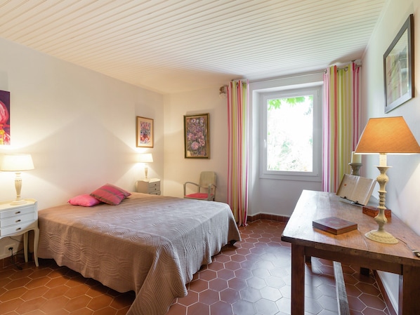 Casa | 4 quartos, individualmente mobiliados