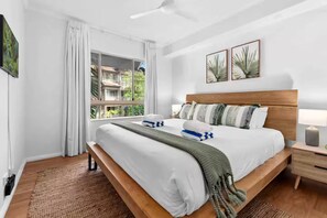 Iron/ironing board, WiFi, bed sheets - The Nest Cairns - 4 Pools | Tennis Court | Botanic Gardens (Cairns North)