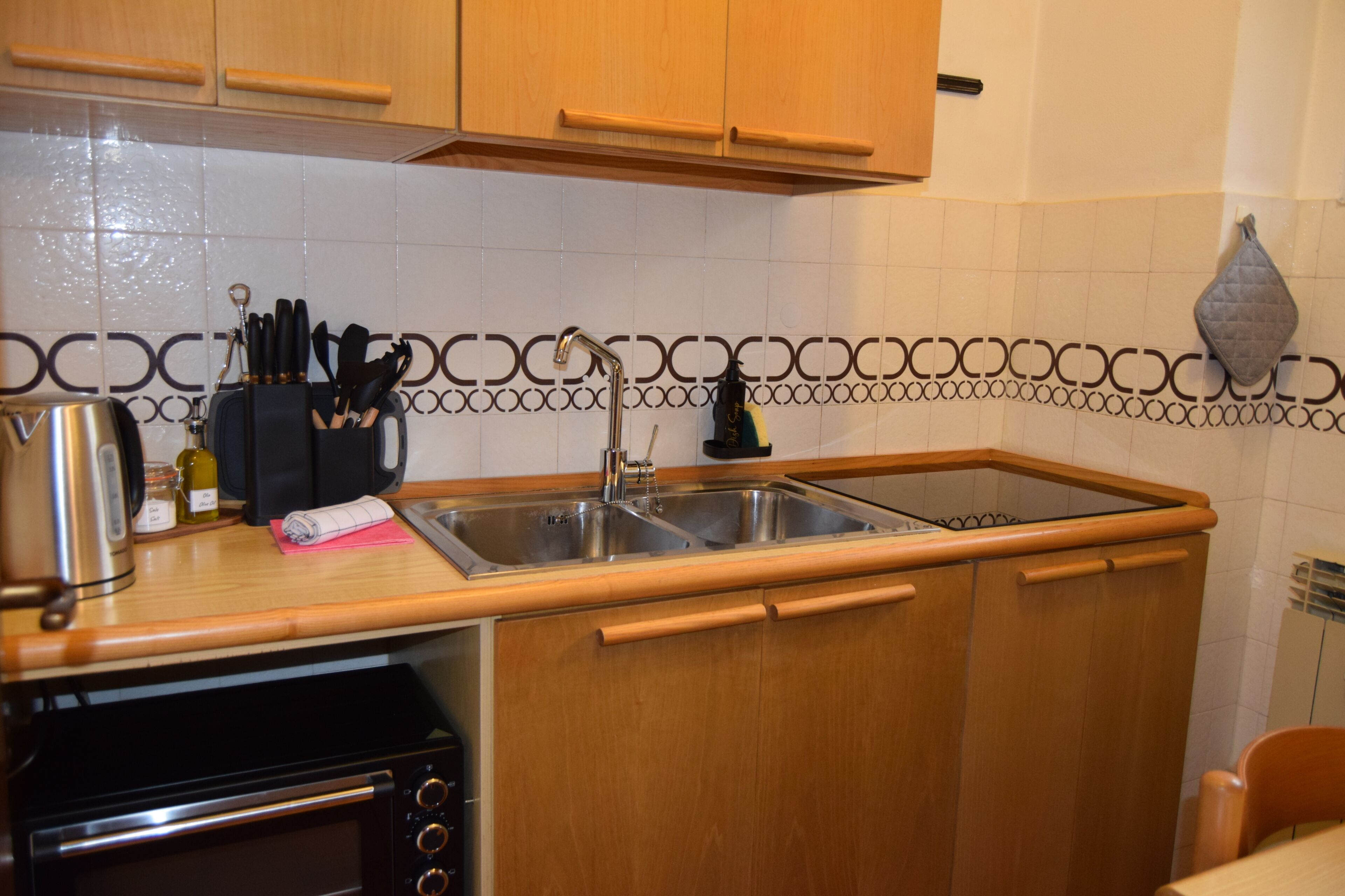 Réfrigérateur, four, plaque de cuisson, cafetière/bouilloire