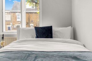 Iron/ironing board, WiFi, bed sheets