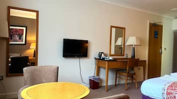 1 bedroom, desk, free WiFi, bed sheets