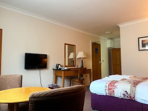 1 bedroom, desk, free WiFi, bed sheets