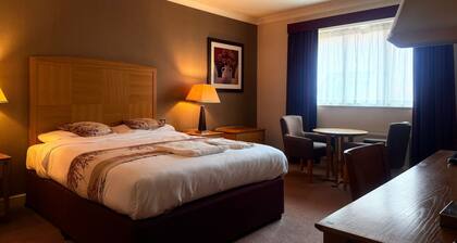Elegant Executive Double: Comfort & Convenience in Blaby