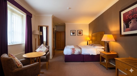 1 bedroom, desk, free WiFi, bed sheets. Elegant Executive Double: Comfort & Convenience in Blaby