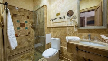 Standard Double Room | Bathroom | Free toiletries, hair dryer, towels, soap