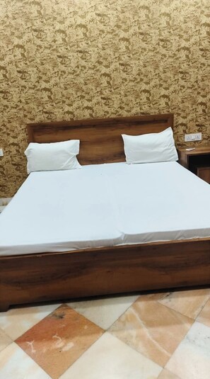Habitación Deluxe doble, Aire acondicionado | Ropa de cama hipoalergénica, escritorio, sistema de insonorización