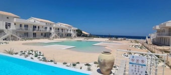 Charming T2 with garden and pools, sea view!