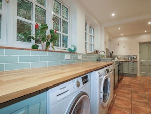 Interior - Amazing 4bedroom dog/family friendly lodge with hottub/fire bowl in Cornish wood (Bodmin)