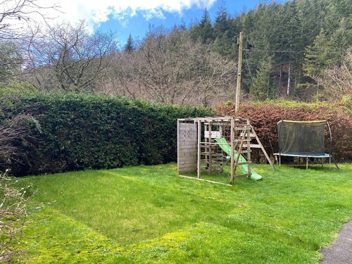 Amazing 4bedroom dog/family friendly lodge with hottub/fire bowl in Cornish wood
