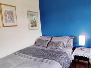 1 bedroom, iron/ironing board, WiFi, bed sheets - Sherlock's House (Burton upon Trent)
