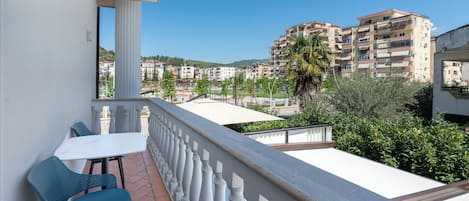 Superior Double Room, Balcony, Park View | Property grounds