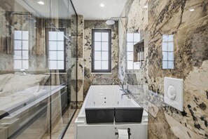 Luxury Double Room | Bathroom