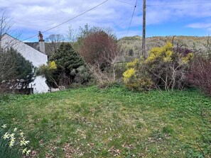 Property grounds - The Nook: Boutique Lake District Cottage with Hot Tub, Log Burner and Views (Embleton)